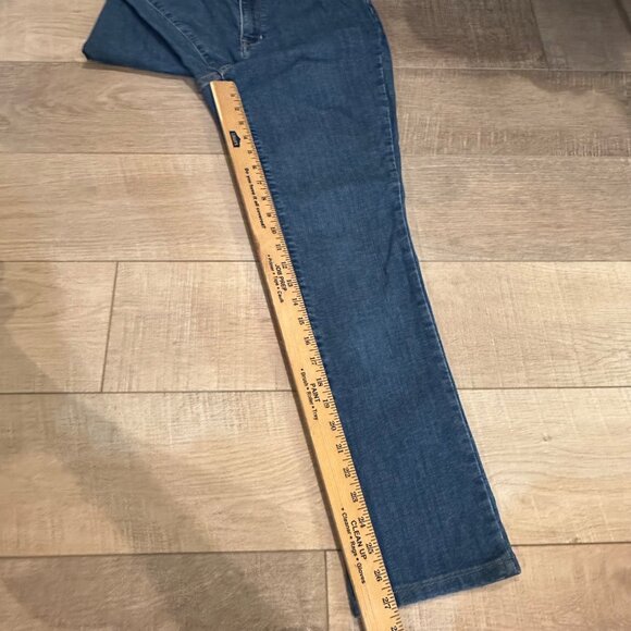 L.L. Bean Womens Classic Fit Bootcut Jeans Size 4 Regular Denim Made In Mexico - Picture 3 of 8